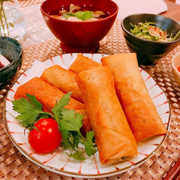 パリパリ揚げ焼き♡豚挽肉とモヤシとニラの春巻き